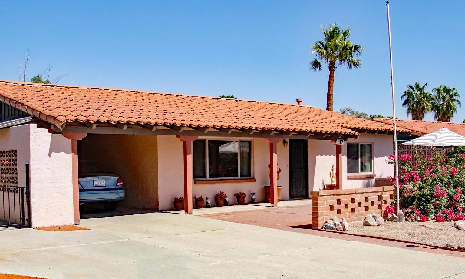 117 E Los Arcos — Photo 1