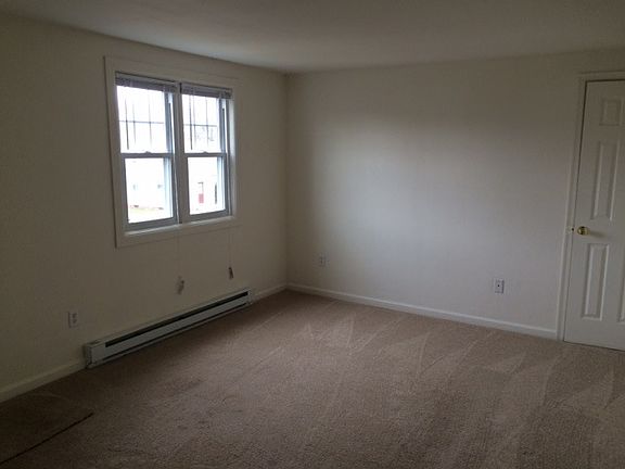5th image of 409 Cherrydale Ave