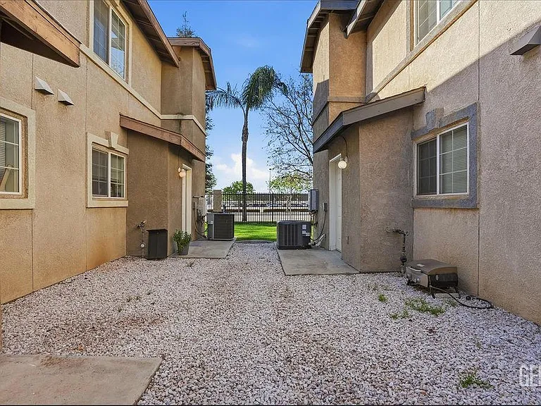 600 E Hosking Ave #10 — Photo 38