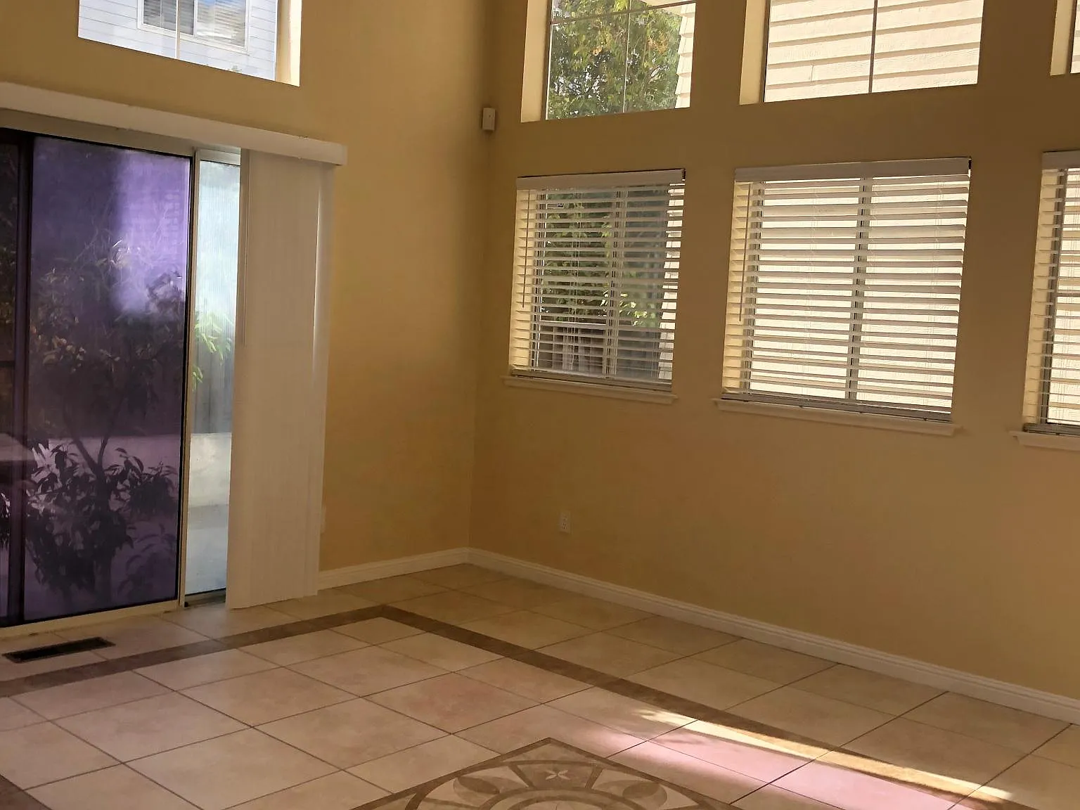 3 bed, 1935 sqft, $5,300 — Photo 2
