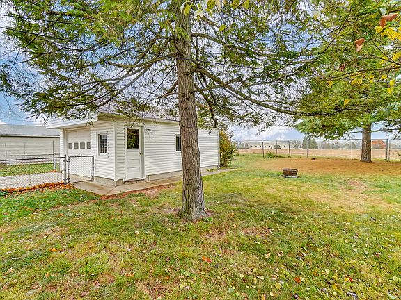3rd image of 2136 E Bataan Dr
