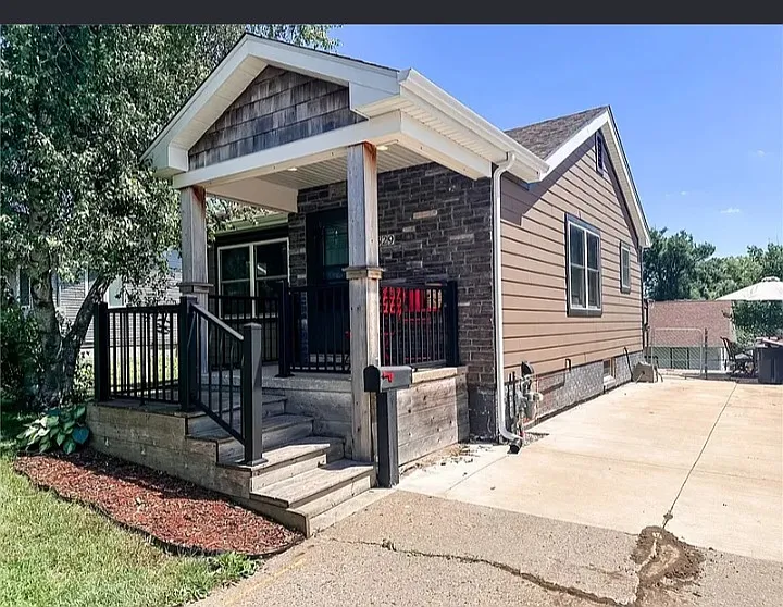 Building Photo - 1329 N 4th Ave E