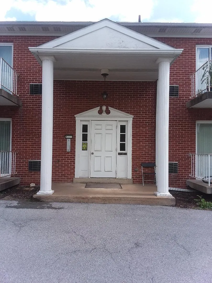 2 bed, 9999 sqft, $874 — Photo 1