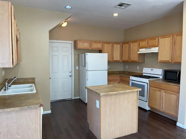 733 Emerald Idol Pl — Photo 8