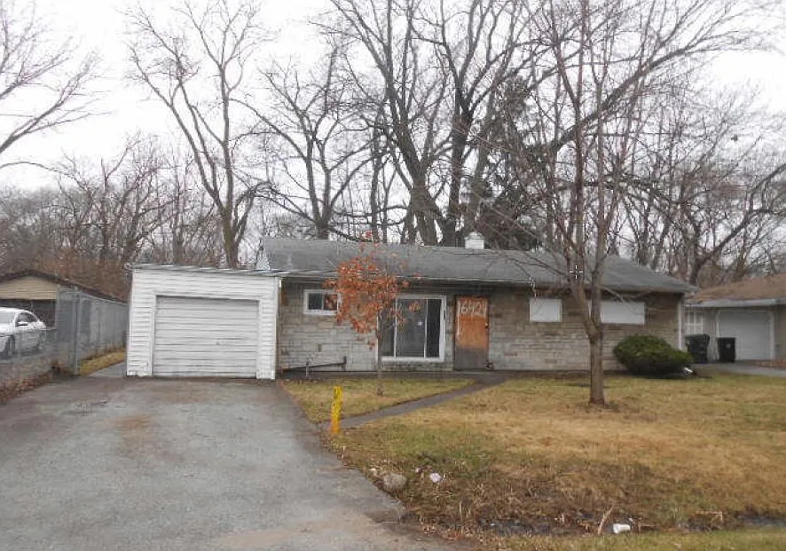 16424 Trumbull Ave photo 1