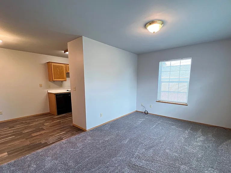 201 & 203 N Hunters Way — Photo 11