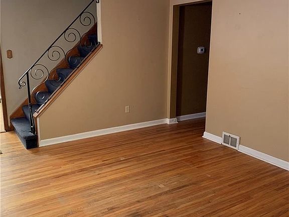 4th image of 134 Cunard Ave
