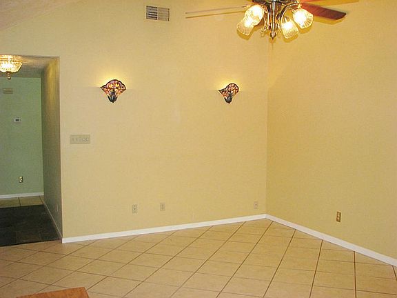 4th image of 421 Holly Fern Dr