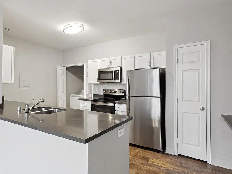 Cross Pointe Apartment Homes — Photo 7