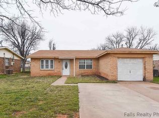406 W Valley Dr, Iowa Park, TX 76367