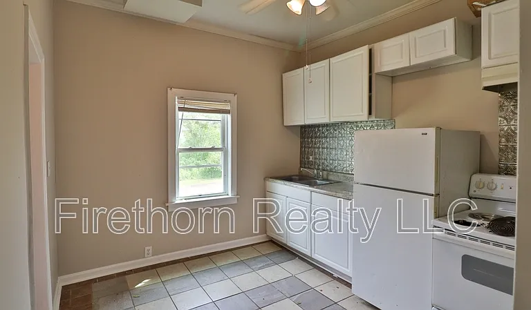 1400 Maple St — Photo 28