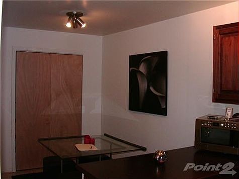 Very cozy diningroom.