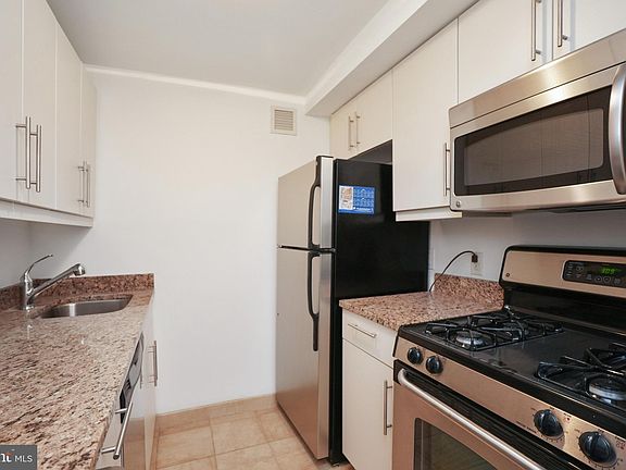 4th image of 219-29 S 18th St #1018