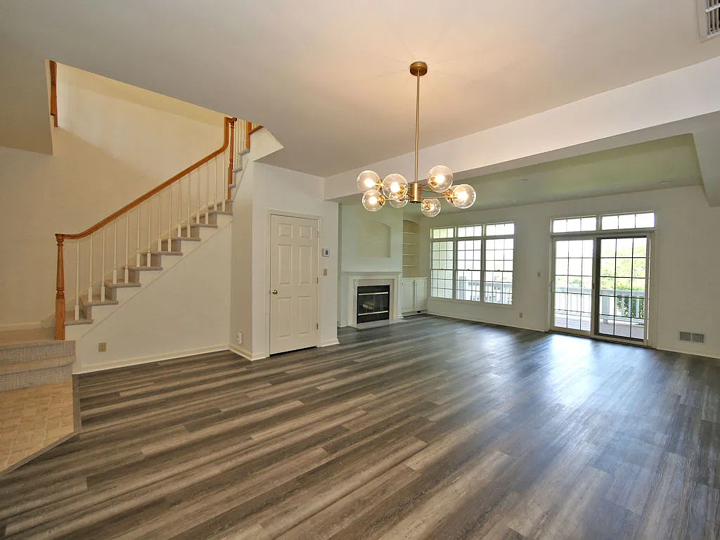 Townhouse for Rent — Photo 2