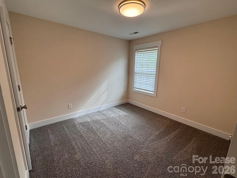 516 Beacon St — Photo 11