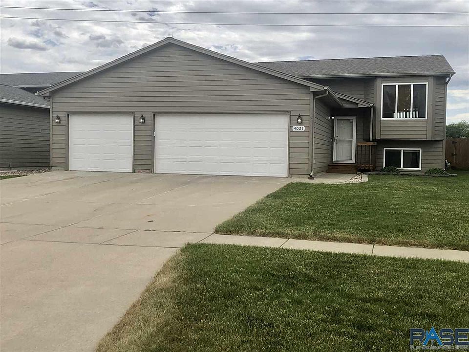 1st image of 4021 W 93rd St