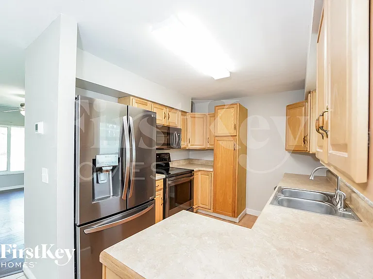 1304 Wilmette St — Photo 6