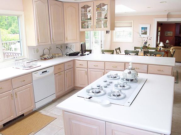 Expansive Kitchen