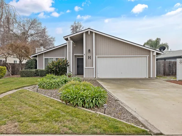 5425 W Seeger Court, Visalia, CA 93277