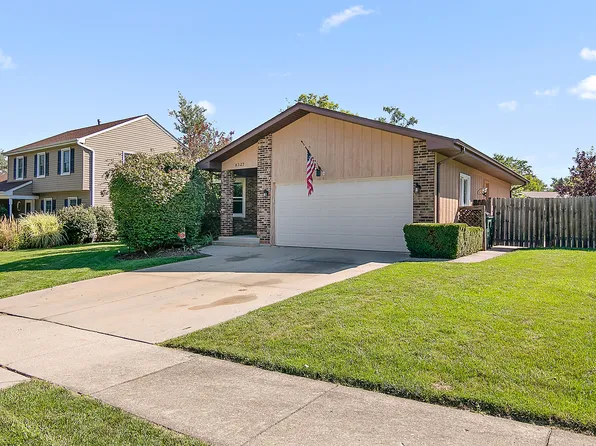 8327 Chelsea Ln, Woodridge, IL 60517