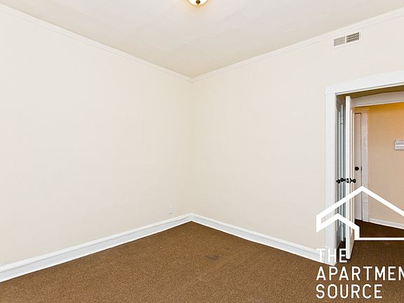 3rd image of 1020 E Hyde Park Blvd APT 3