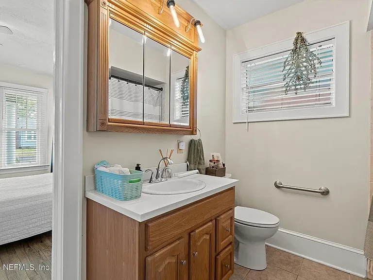 910 Talbot Ave — Photo 15