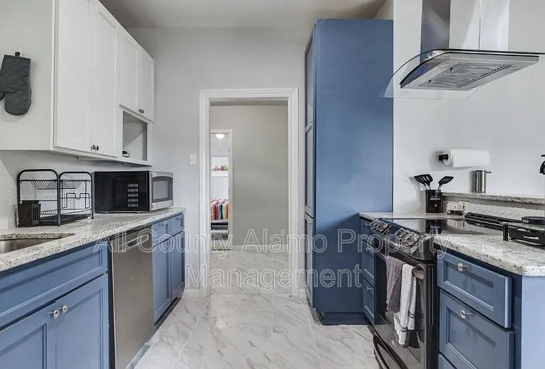 1031 W Gramercy Pl — Photo 5
