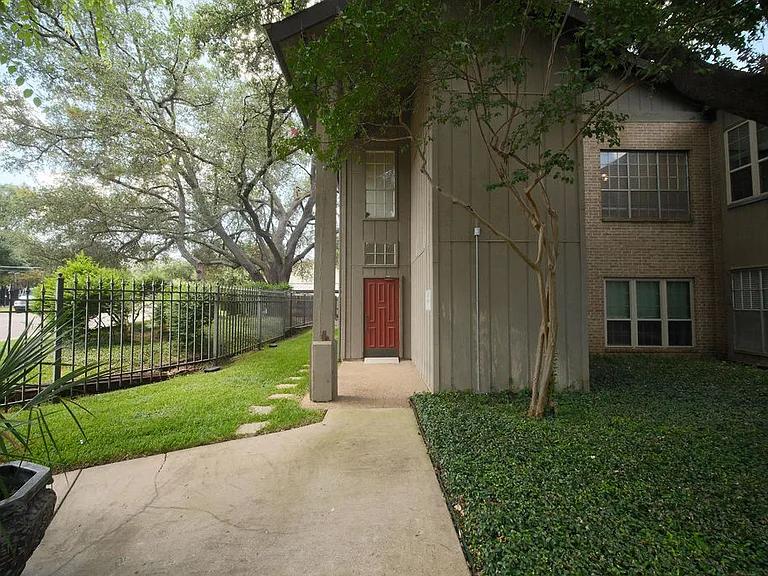 10401 High Hollows Dr #201 — Photo 31