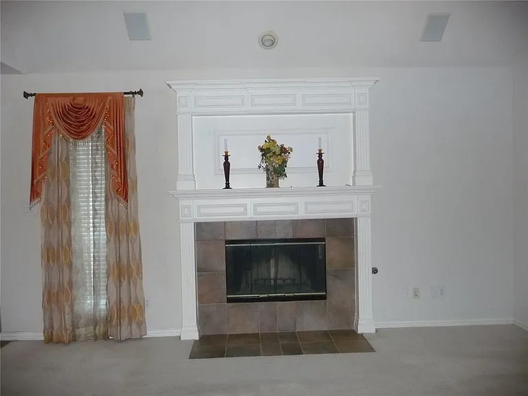 715 Wheaton Ct — Photo 9