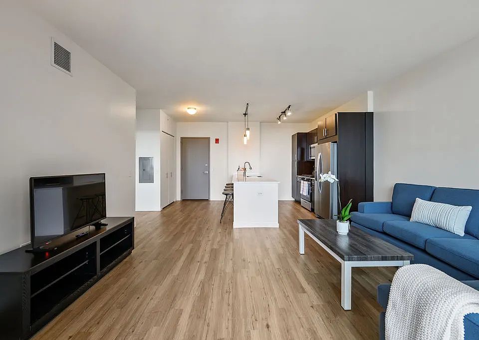 1st image of 827 W Bradley Pl #701