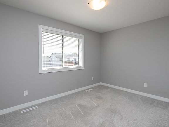 5th image of 113 Fairway St