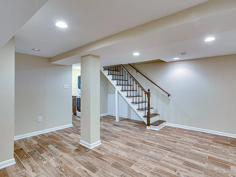 321 U St NE — Photo 15