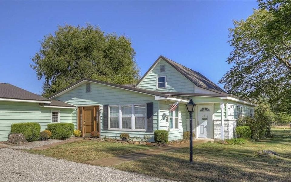 1st image of 3617 SW Center Rd