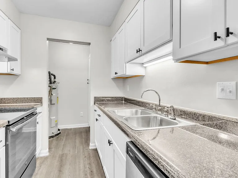 Country Creek Apartments — Photo 72