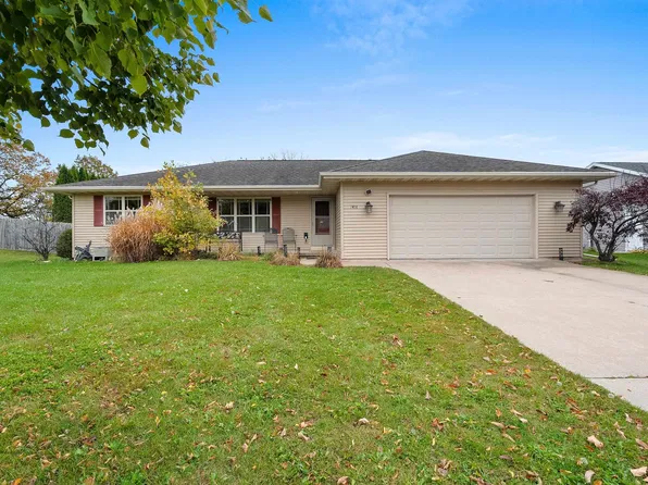 1416 Wolverine Trl, New Franken, WI 54229