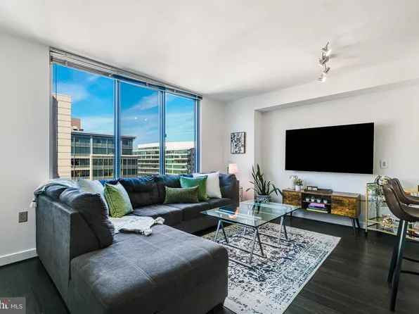 555 Massachusetts Ave NW APT 1313, Washington, DC 20001
