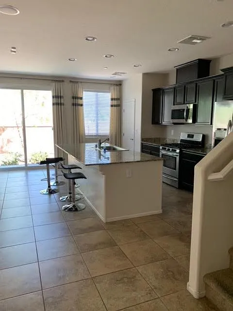 4 bed, 2180 sqft, $2,500 — Photo 4