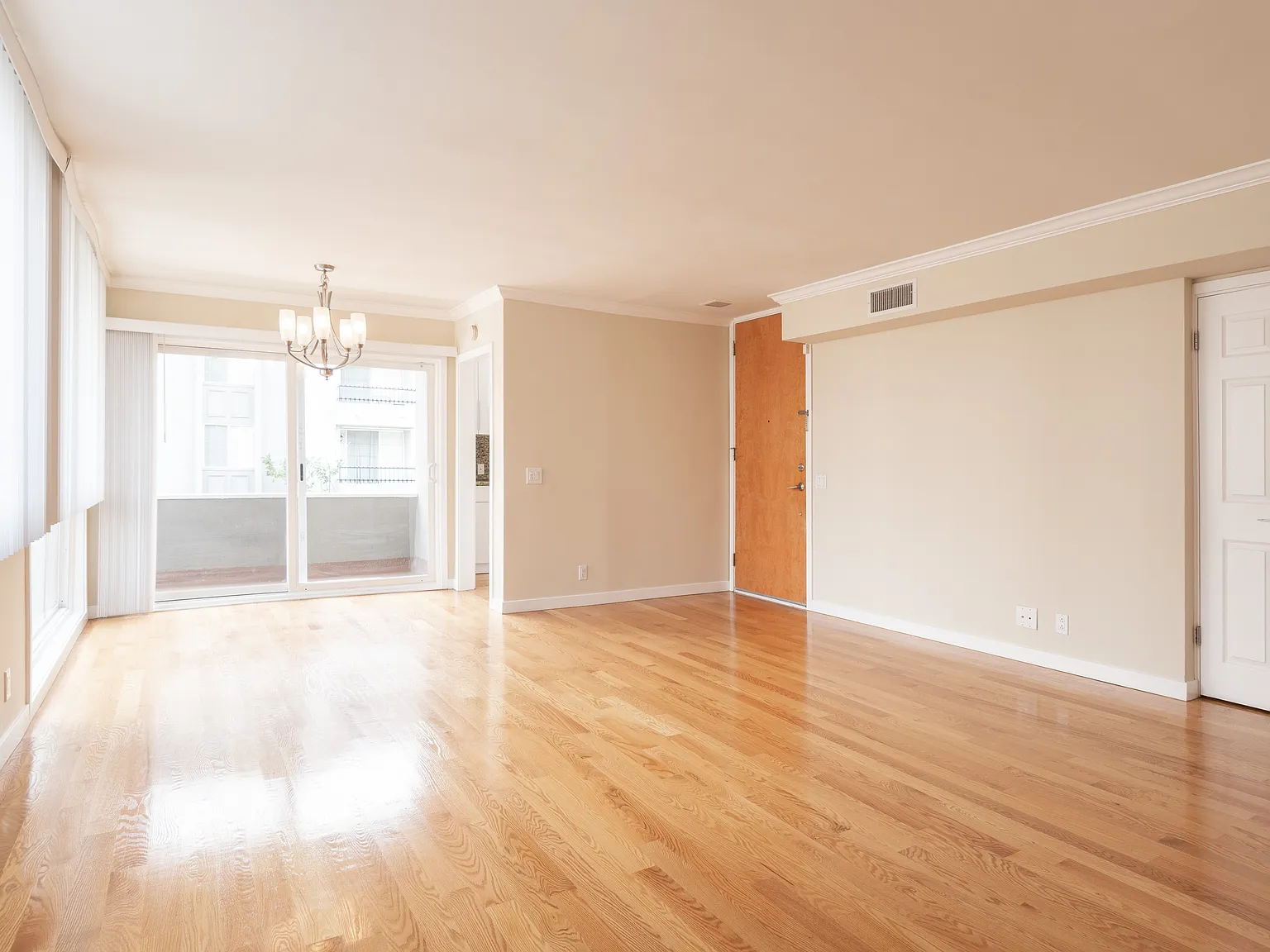 2 bed, $4,100 — Photo 1