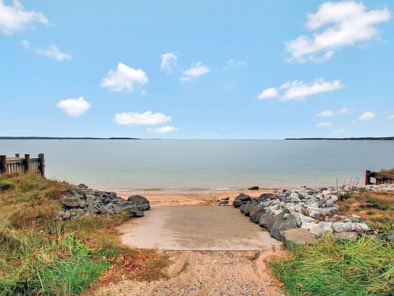 5th image of 51 Peconic Ave