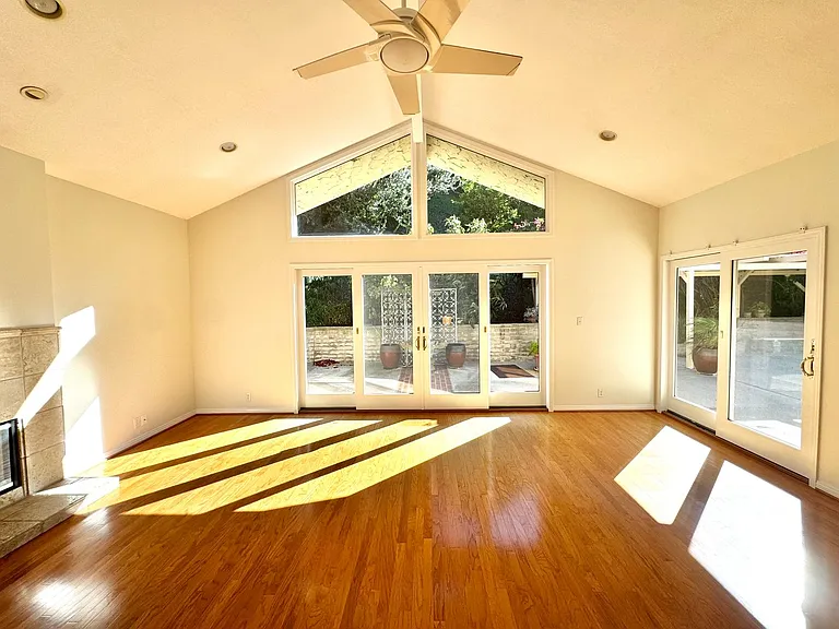 246 Grandridge Ct — Photo 10