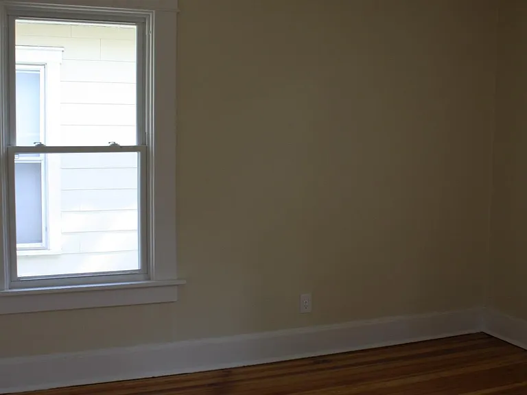 2394 Summit St — Photo 8