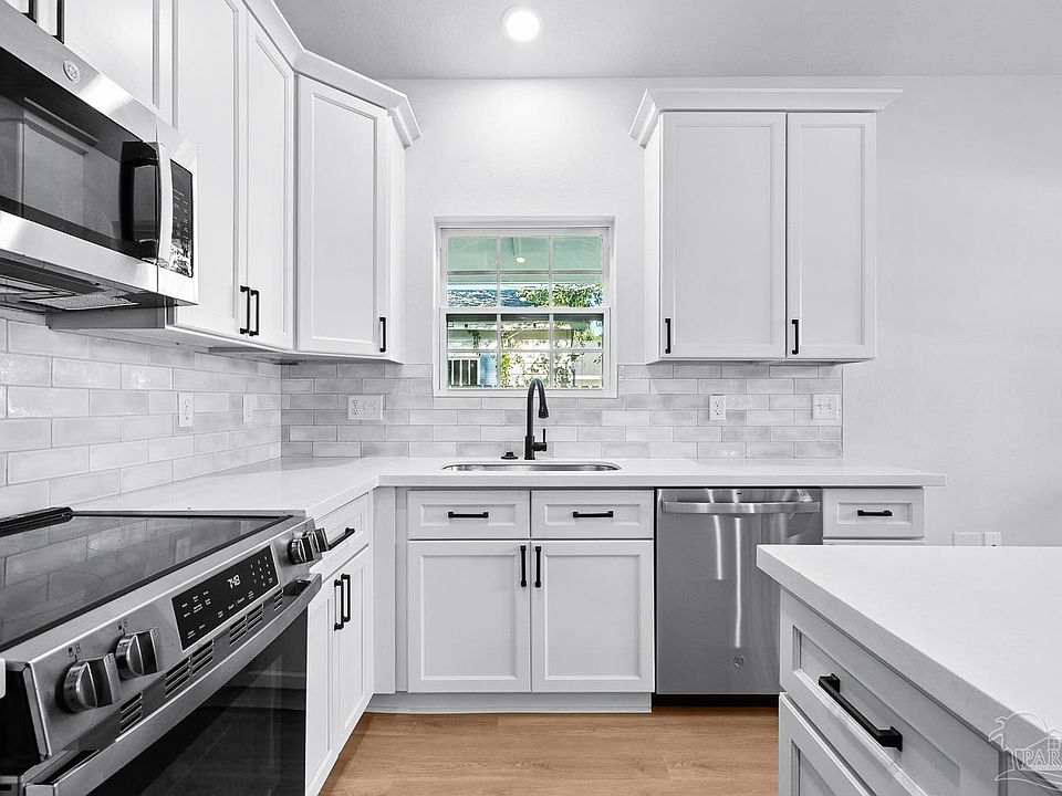 1st image of 206 W Winthrop Ave