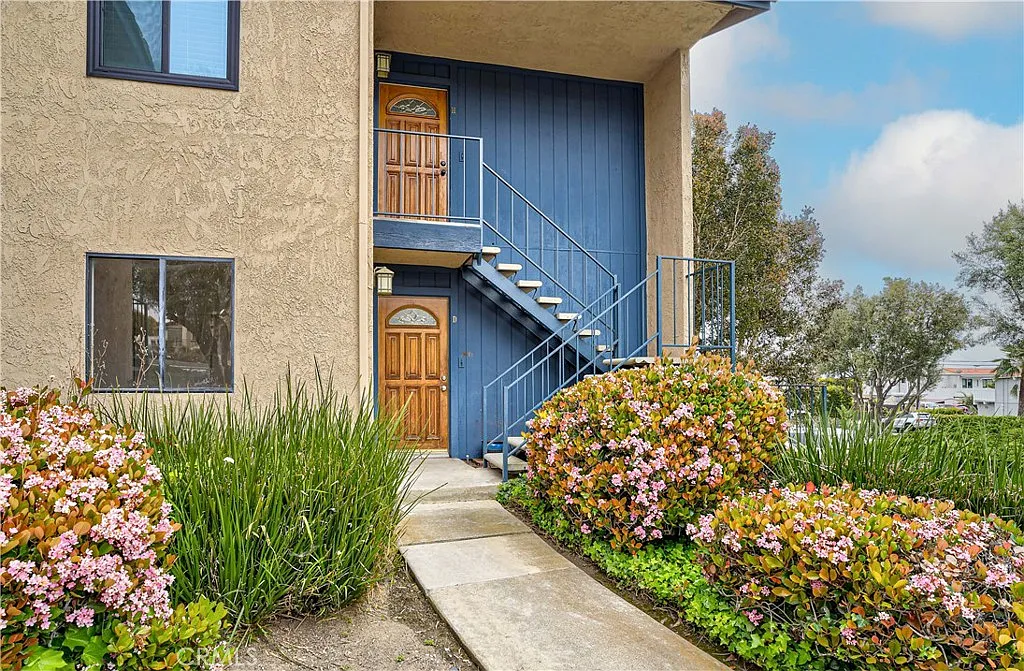 2 bed, 731 sqft, $5,300 — Photo 3