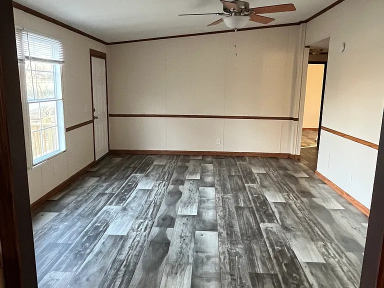 130 Paige Dr — Photo 2