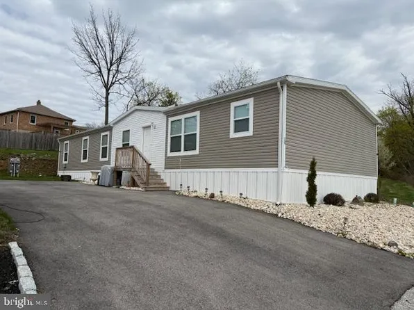 10 N Hillside Cir, Norristown, PA 19403