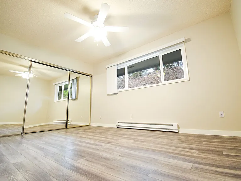 Vista Hills Apartments — Photo 12