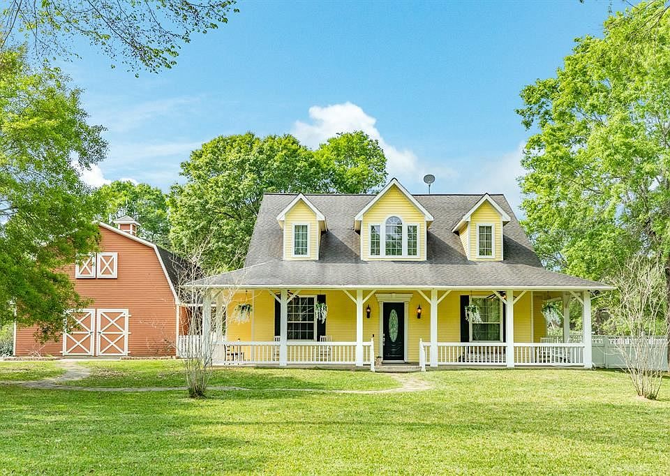 1st image of 324 Oak Manor Dr