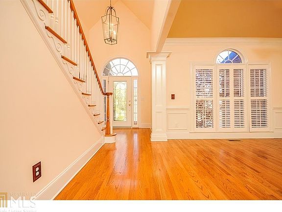 2nd image of 462 Grassmeade Way