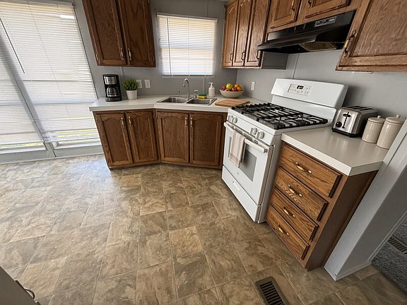5th image of 2500 Mann Rd Lot 40
