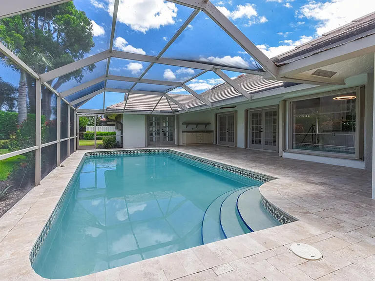 3185 Saint James Dr — Photo 34